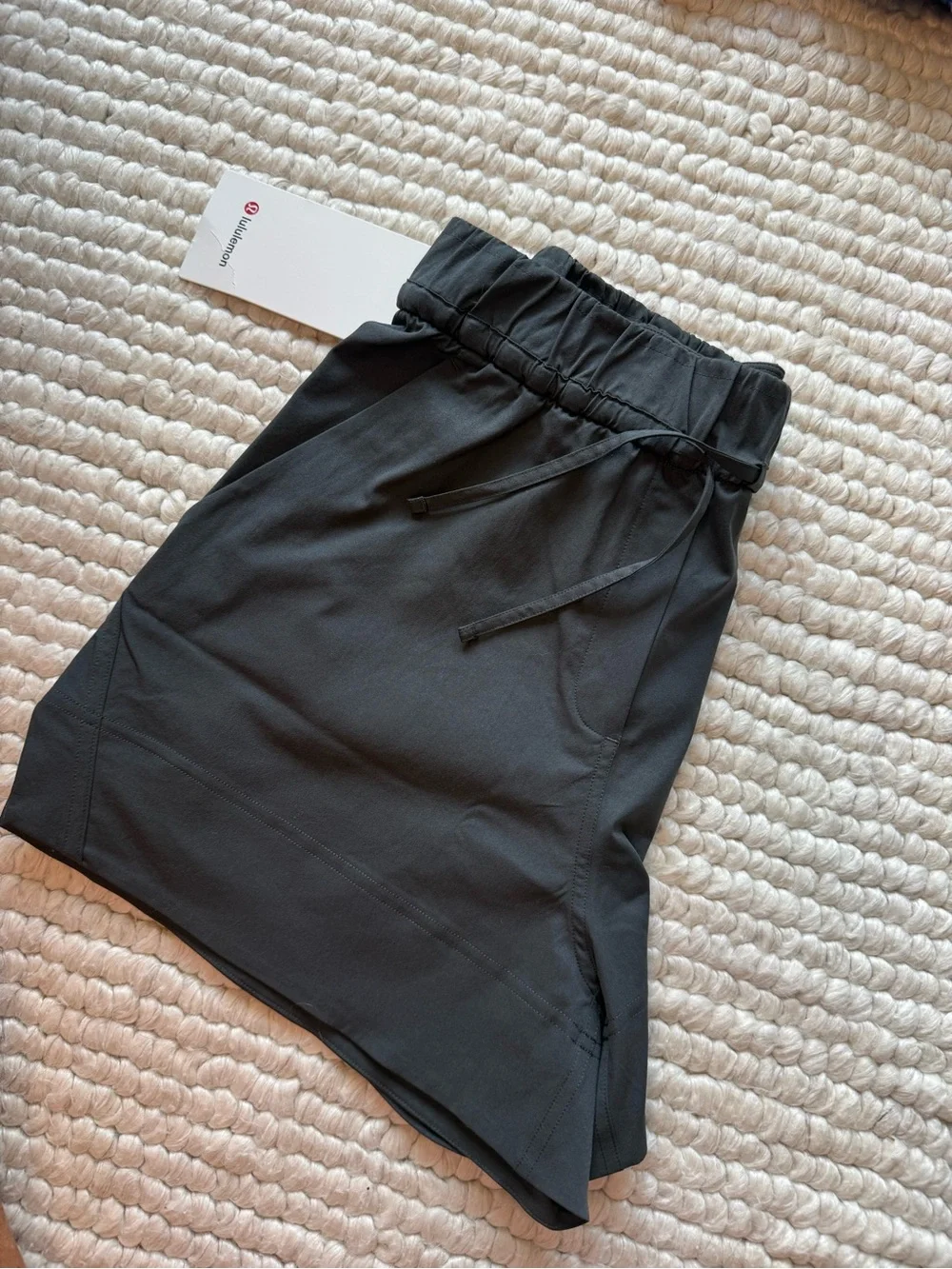 Lululemon Cinchable Waist HR Woven Short 3.5" – Graphite Grey (GGRE) – XS – NWT - Picture 4 of 6